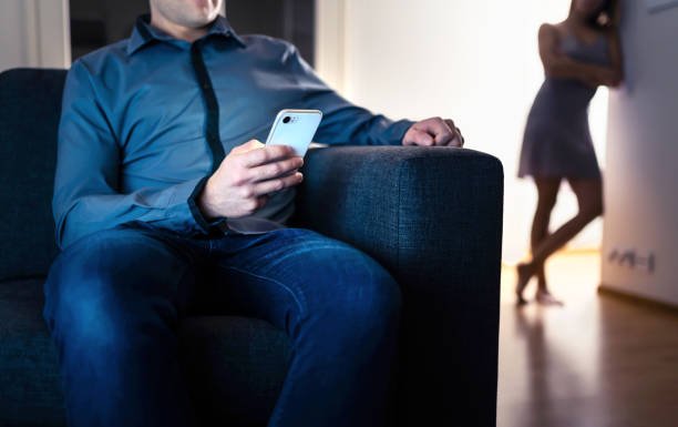 Infedeltà Coniugale: Riconoscere i Segnali e Raccogliere Prove in Modo Discreto